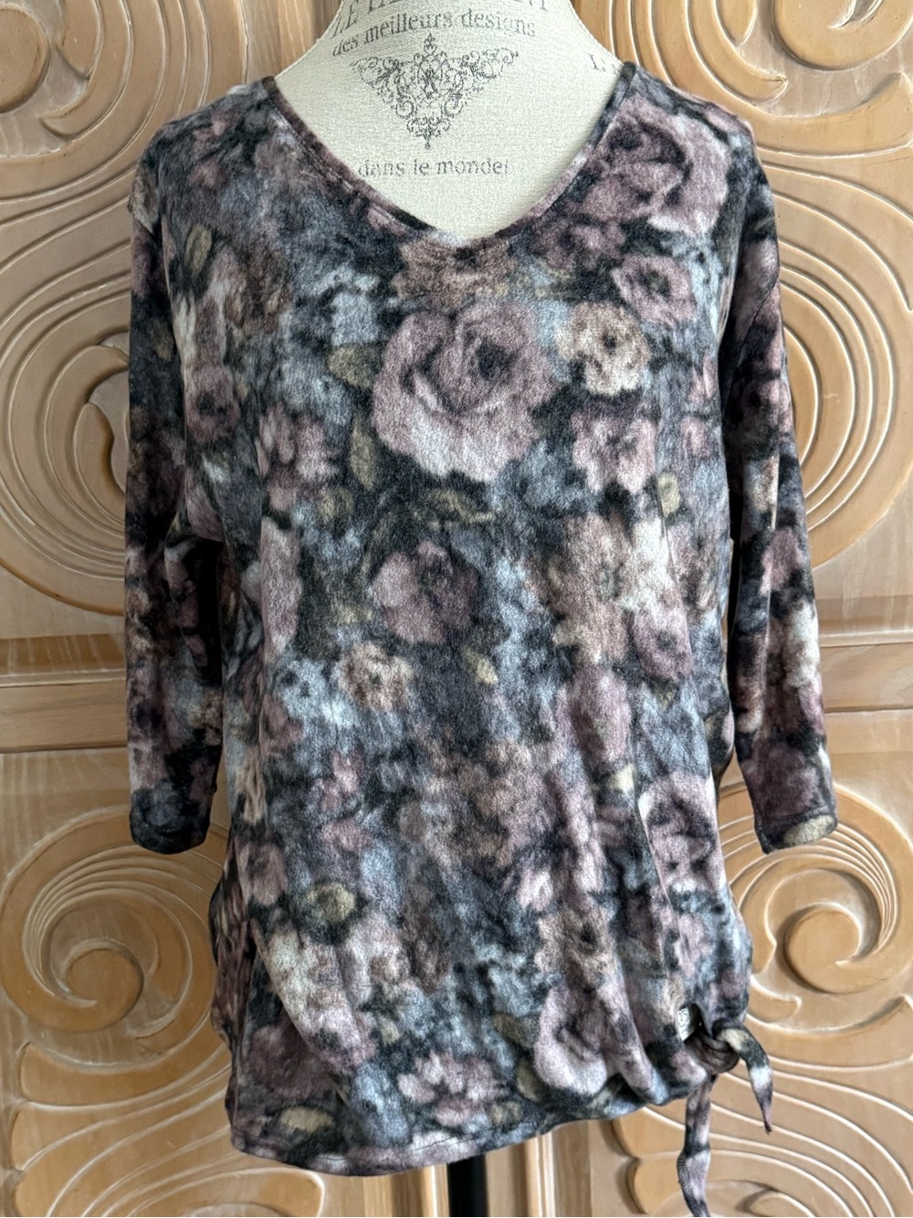 Pretty Floral, Tie-Hem, Soft, V-Neck Women's Sweater Size Large
